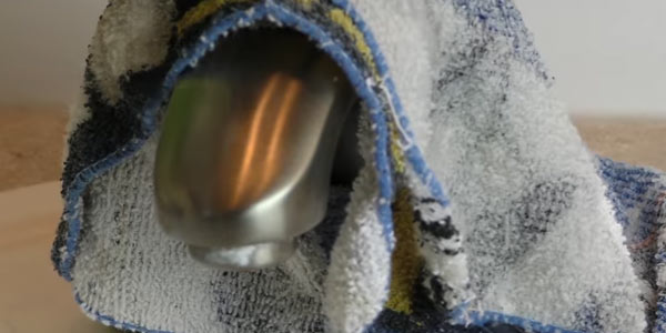 He Pours White Vinegar Inside His Toilet Tank. Now Watch When He ... He Pours White Vinegar Inside His Toilet Tank. Now Watch When He ...