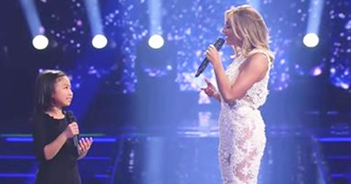 Кино девушка спела знаменитую песню на сцене все были в восторге. Стихи песни. Добрые сказки. Девочка спела секунду назад. А не спеть ли мне песню о любви текст.