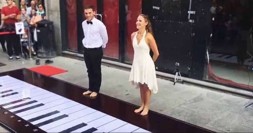 Couple Plays “Pink Panther” On Giant Piano With Feet And Stops Passersby In ...