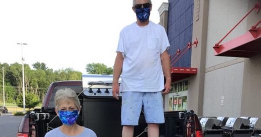 Couple Offers To Help Transport Stranger’s Appliance When It Doesn’t Fit In ...