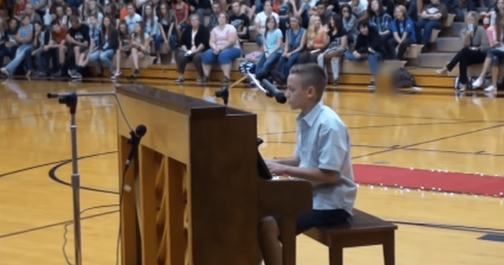 Talented Teenager Serenades The Audience With Ed Sheeran Cover During Talent Sho...