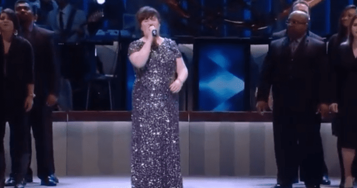 Susan Boyle Sings “You Raise Me Up” At Lakewood Church